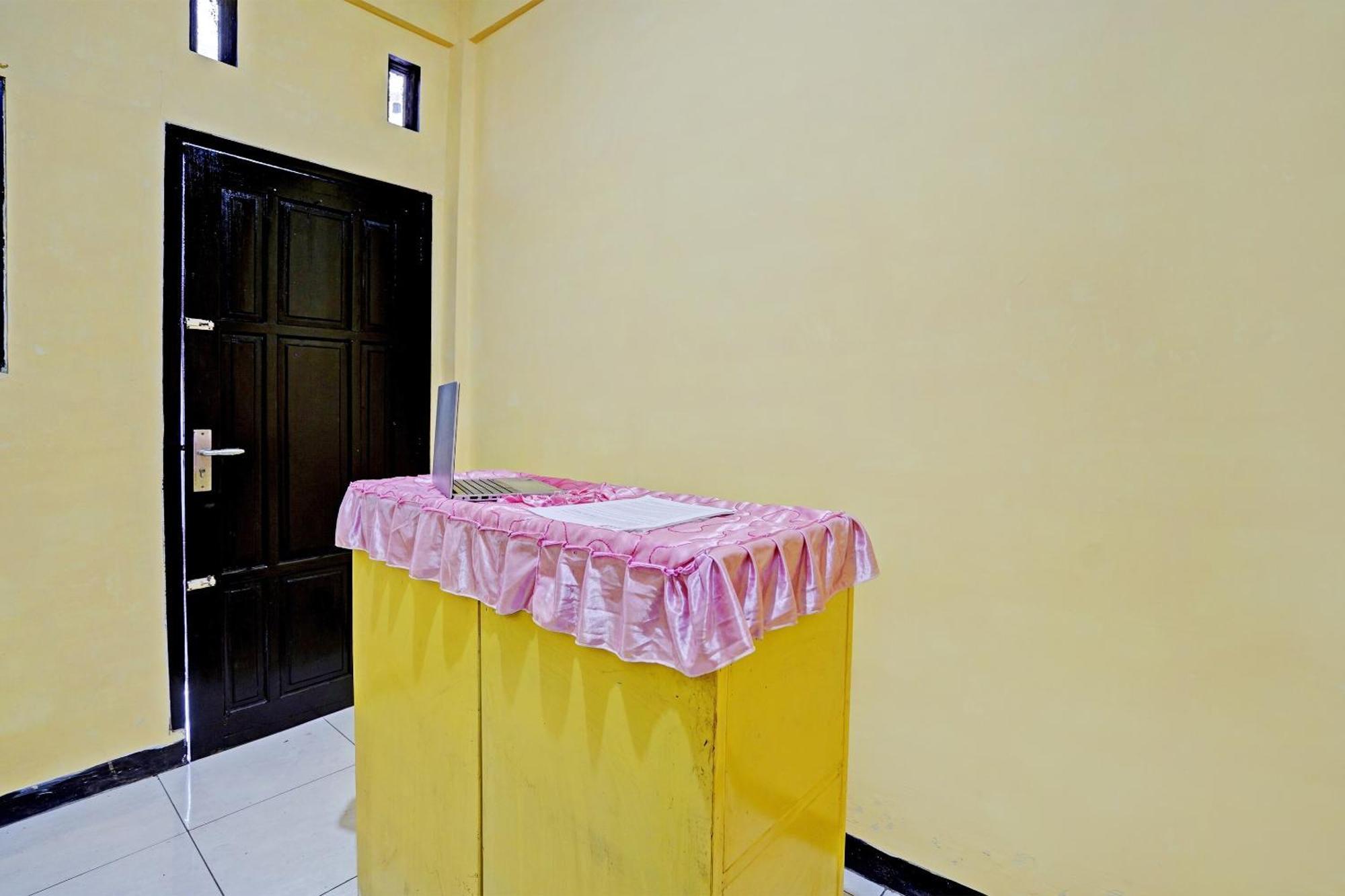 Oyo Life 91947 Kost Barokah Syariah Hotel 2*