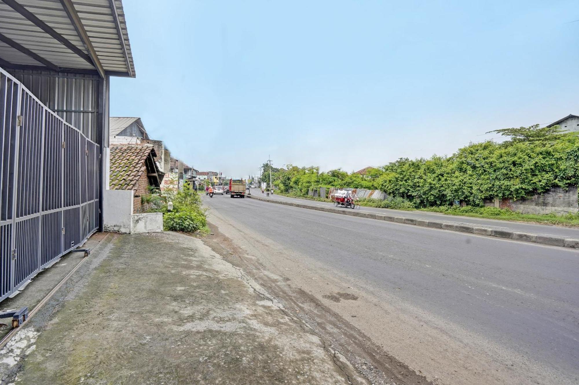 Oyo Life 91947 Kost Barokah Syariah Hotel Mojokerto