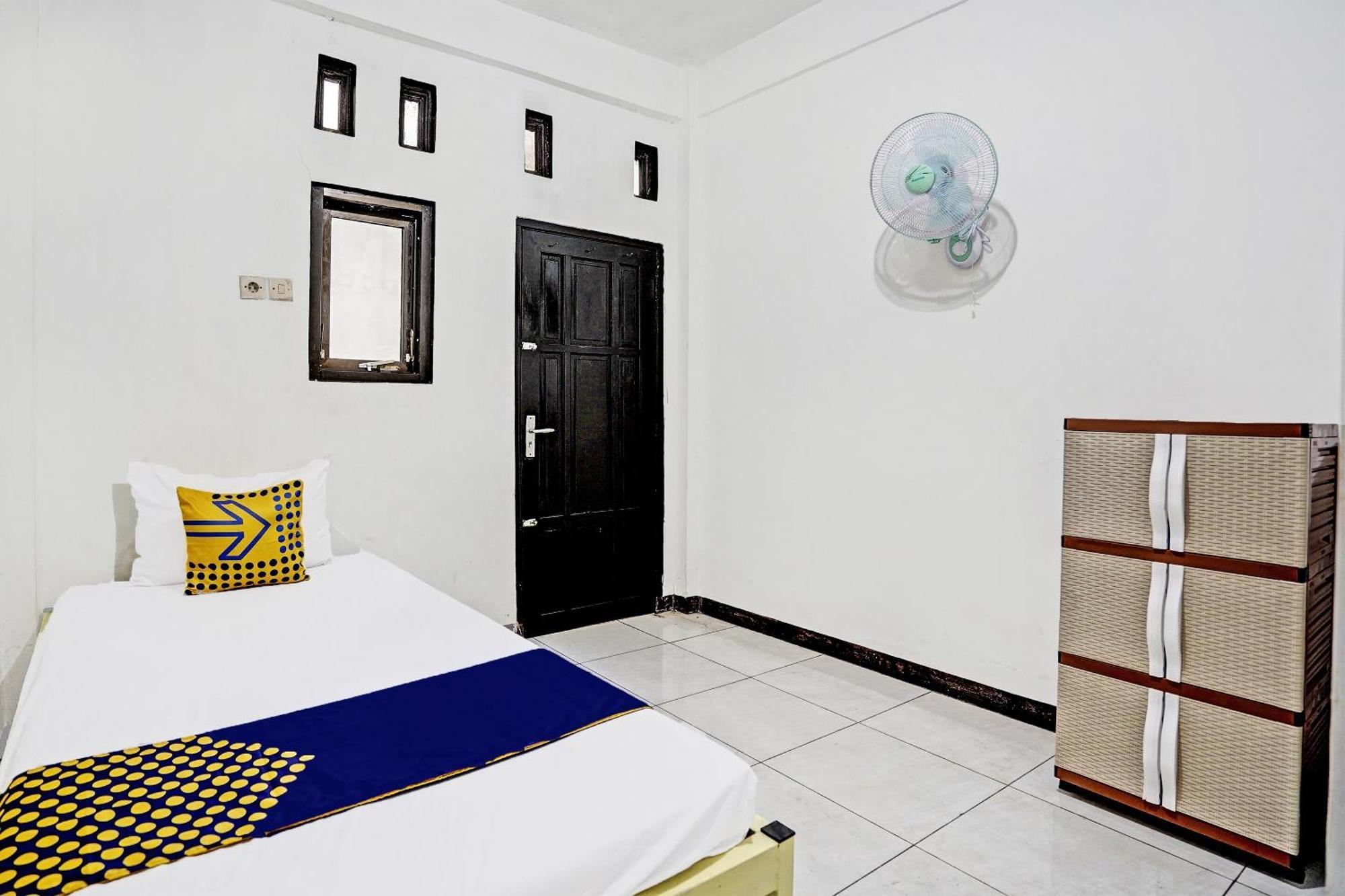 Oyo Life 91947 Kost Barokah Syariah 2* Mojokerto