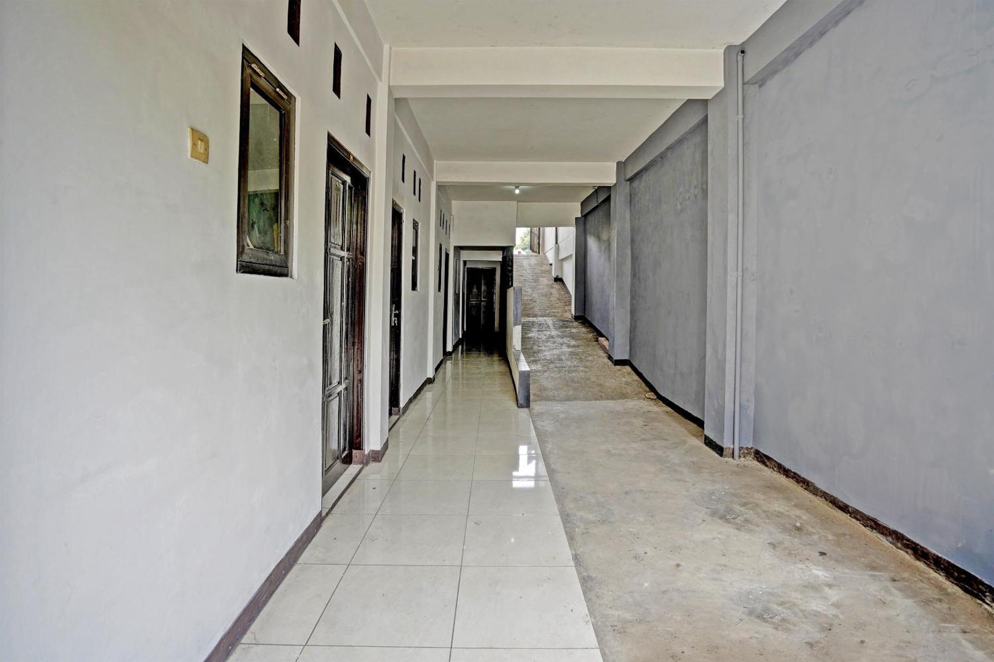 Oyo Life 91947 Kost Barokah Syariah Hotel