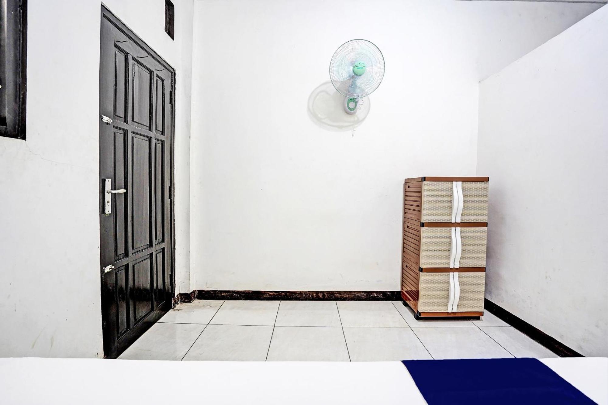 Oyo Life 91947 Kost Barokah Syariah Hotel 2*