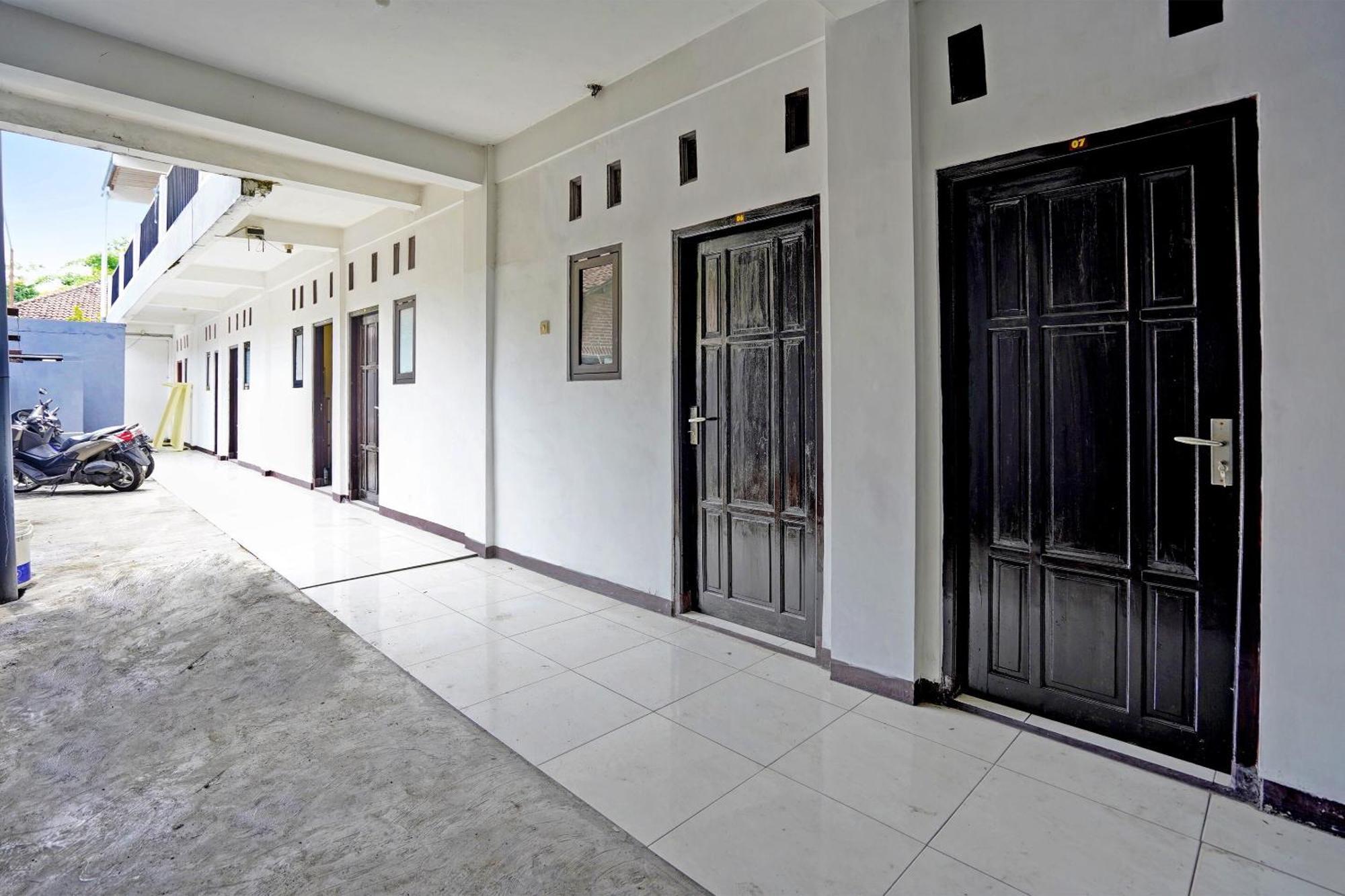 Hotel Oyo Life 91947 Kost Barokah Syariah Mojokerto
