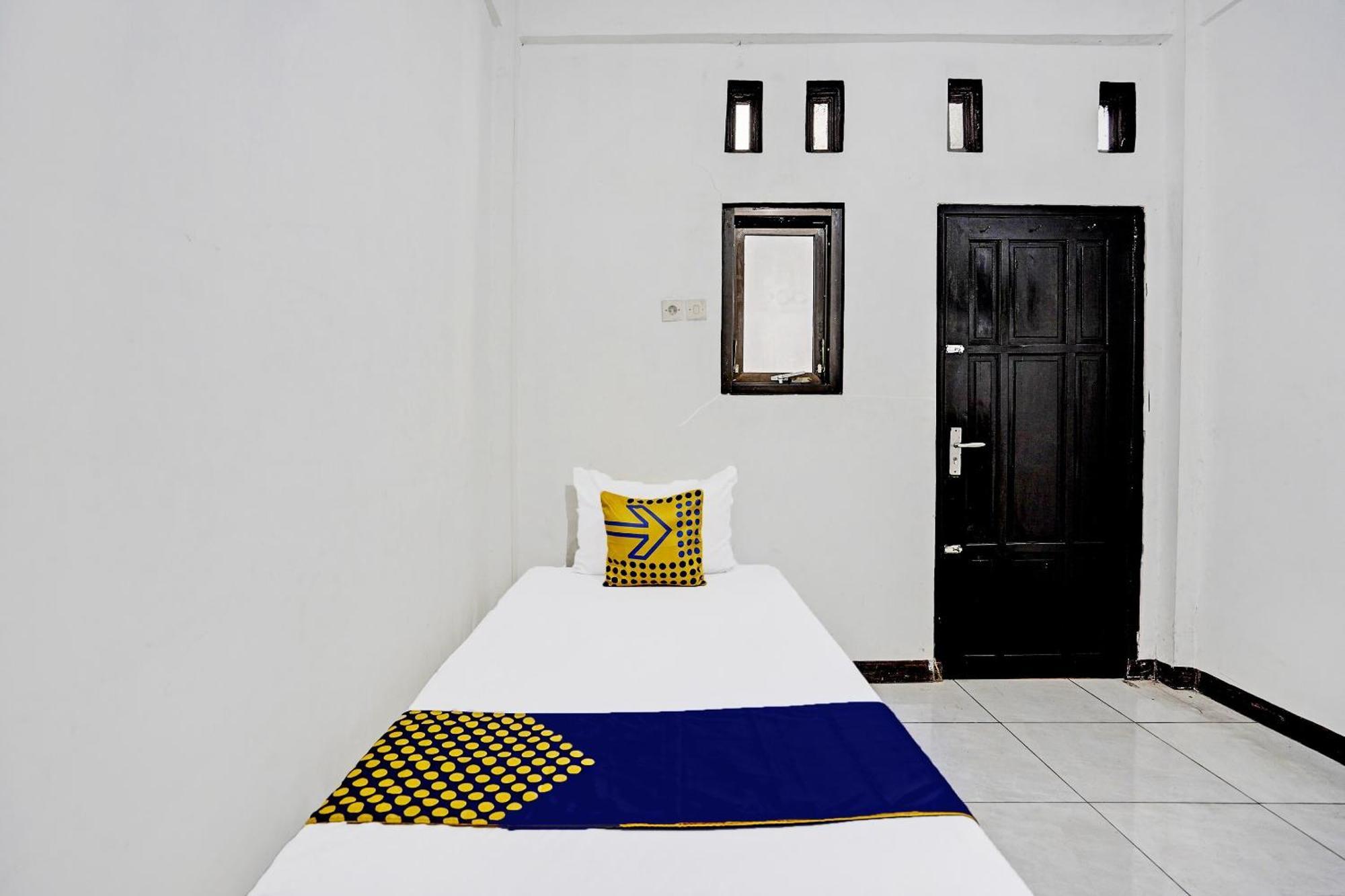 Oyo Life 91947 Kost Barokah Syariah 2* Mojokerto