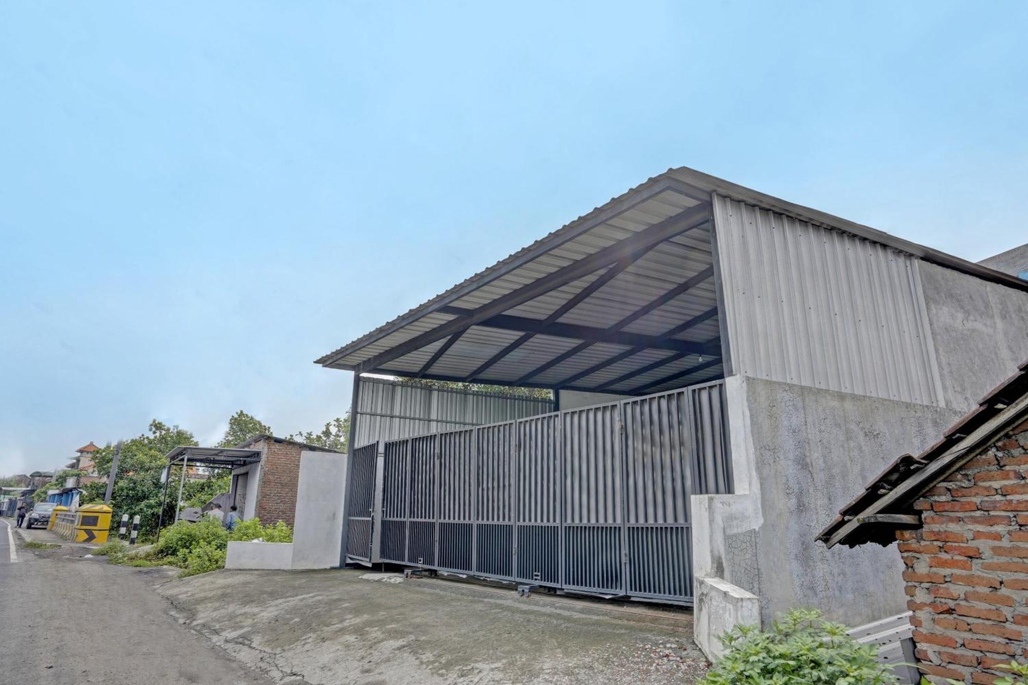 Oyo Life 91947 Kost Barokah Syariah Hotel 2*
